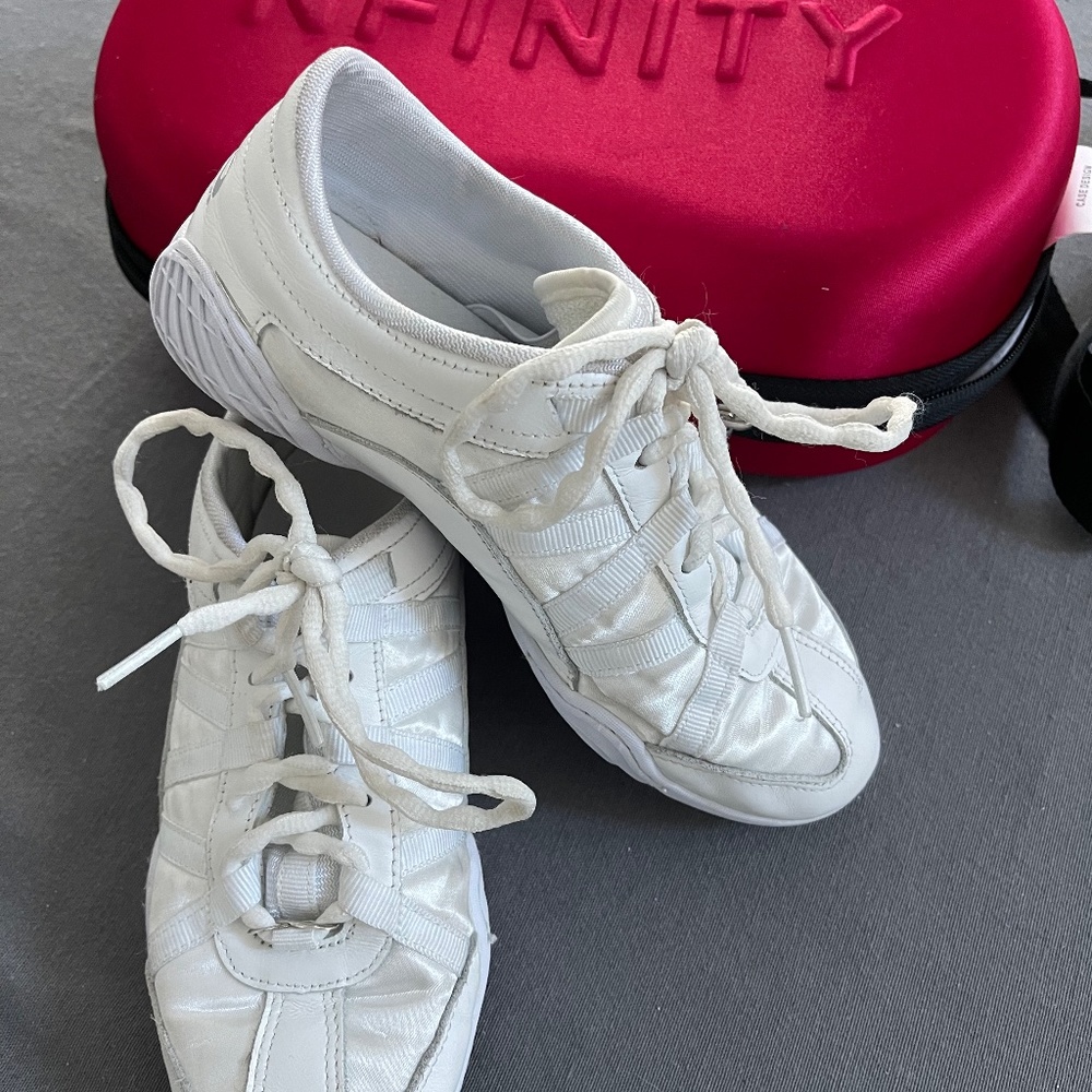 Nfinity evolution cheer shoe